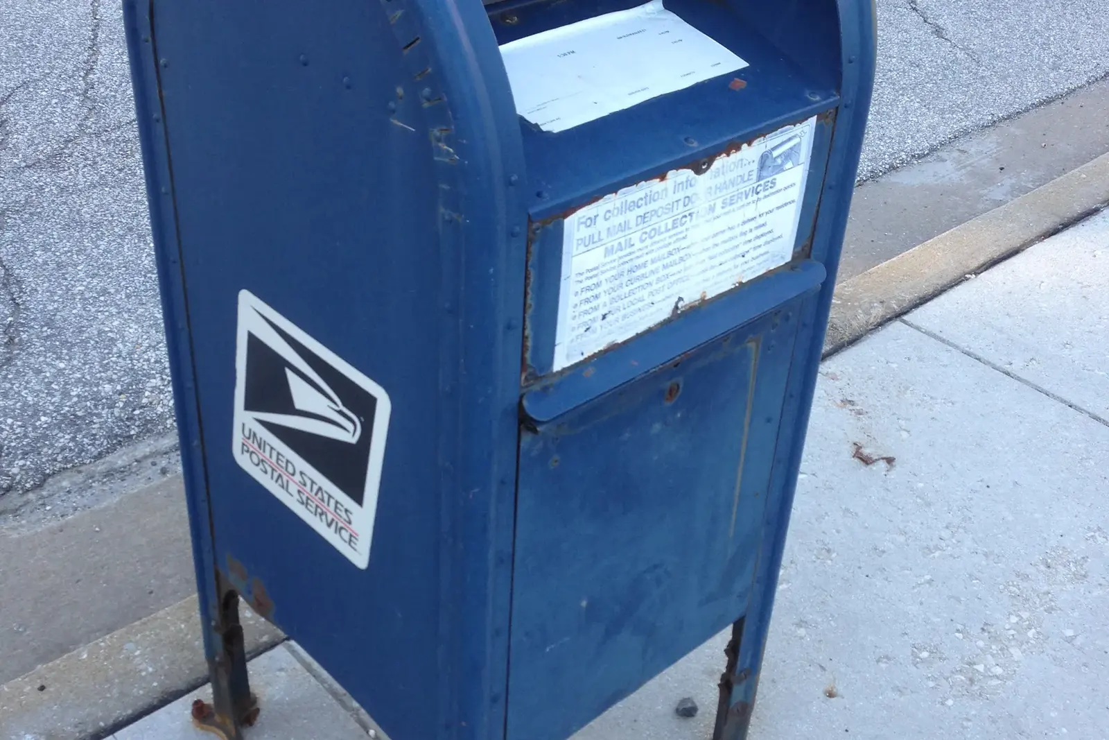 Синий почтовый ящик USPS