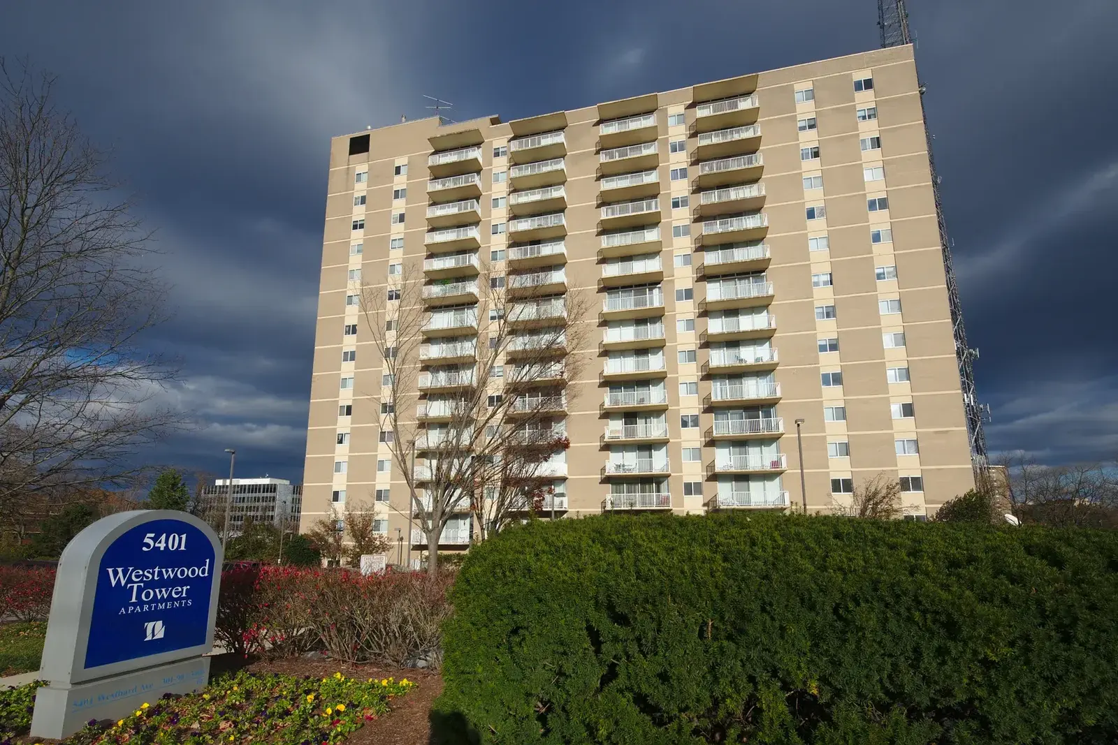 Жилой дом Westwood Tower в Бетесде, штат Мэриленд